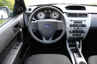 2010 Ford Focus SE   - Photo 16 - Shoreline, WA 98133