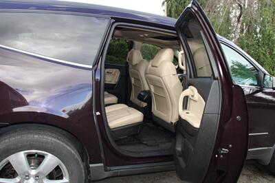 2010 Chevrolet Traverse LTZ   - Photo 6 - Shoreline, WA 98133