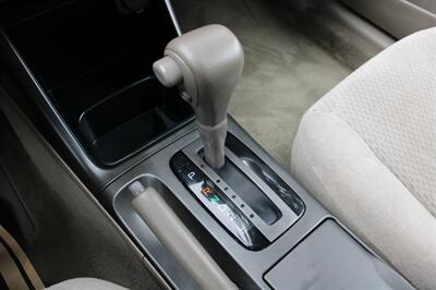 2003 Toyota Camry LE   - Photo 8 - Shoreline, WA 98133