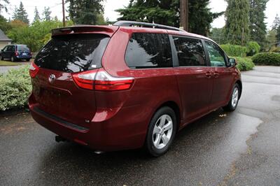 2015 Toyota Sienna LE 7-Passenger   - Photo 3 - Shoreline, WA 98133