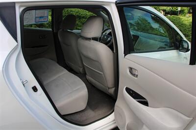 2013 Nissan LEAF SV   - Photo 6 - Shoreline, WA 98133