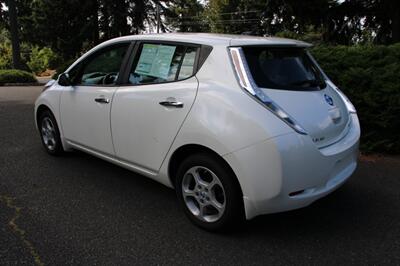 2013 Nissan LEAF SV   - Photo 4 - Shoreline, WA 98133