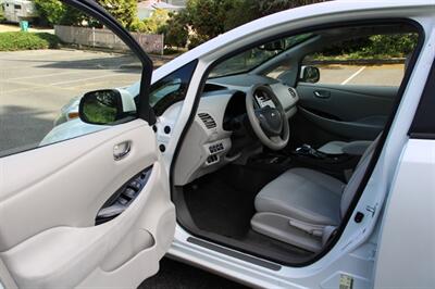 2013 Nissan LEAF SV   - Photo 5 - Shoreline, WA 98133