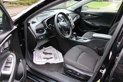 2020 Chevrolet Malibu LT   - Photo 5 - Shoreline, WA 98133