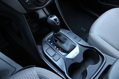2017 Hyundai SANTA FE SE   - Photo 8 - Shoreline, WA 98133