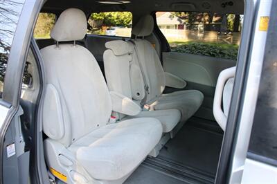 2011 Toyota Sienna LE 8-Passenger   - Photo 6 - Shoreline, WA 98133