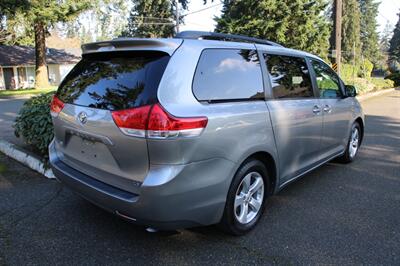 2011 Toyota Sienna LE 8-Passenger   - Photo 3 - Shoreline, WA 98133