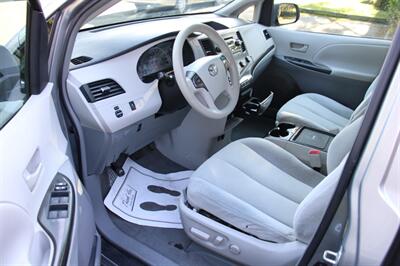 2011 Toyota Sienna LE 8-Passenger   - Photo 5 - Shoreline, WA 98133