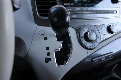 2011 Toyota Sienna LE 8-Passenger   - Photo 8 - Shoreline, WA 98133
