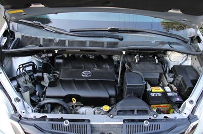2011 Toyota Sienna LE 8-Passenger   - Photo 20 - Shoreline, WA 98133