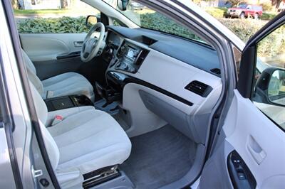 2011 Toyota Sienna LE 8-Passenger   - Photo 14 - Shoreline, WA 98133
