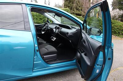 2018 Toyota Prius Prime Plus   - Photo 14 - Shoreline, WA 98133
