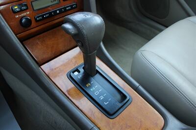 2000 Lexus ES 300   - Photo 8 - Shoreline, WA 98133