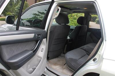 2004 Toyota 4Runner SR5   - Photo 15 - Shoreline, WA 98133