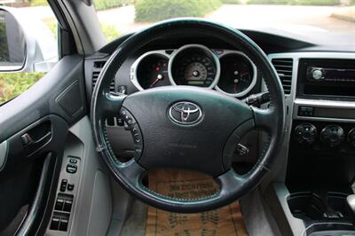 2004 Toyota 4Runner SR5   - Photo 17 - Shoreline, WA 98133
