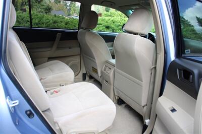 2008 Toyota Highlander   - Photo 6 - Shoreline, WA 98133