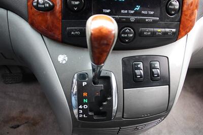 2009 Toyota Sienna Limited   - Photo 8 - Shoreline, WA 98133