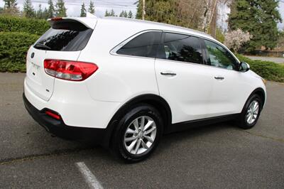 2017 Kia Sorento LX   - Photo 3 - Shoreline, WA 98133