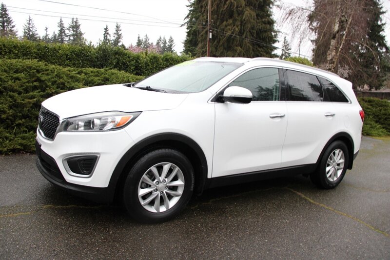 2017 Kia Sorento LX   - Photo 1 - Shoreline, WA 98133