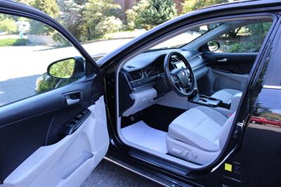 2014 Toyota Camry LE   - Photo 5 - Shoreline, WA 98133