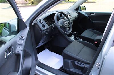 2012 Volkswagen Tiguan S 50K MILES   - Photo 5 - Shoreline, WA 98133