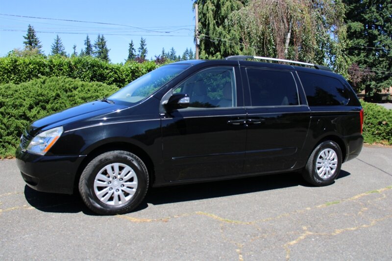 2012 Kia Sedona LX - Photo 1 - Shoreline, WA 98133