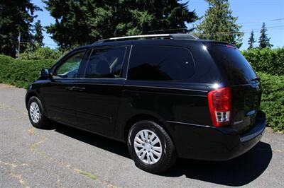 2012 Kia Sedona LX   - Photo 4 - Shoreline, WA 98133