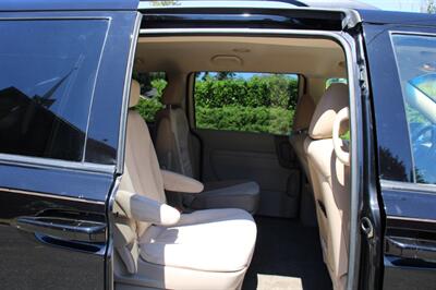 2012 Kia Sedona LX   - Photo 6 - Shoreline, WA 98133