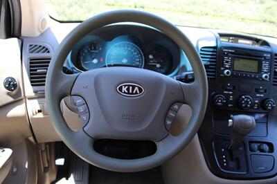 2012 Kia Sedona LX   - Photo 21 - Shoreline, WA 98133