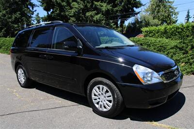 2012 Kia Sedona LX   - Photo 2 - Shoreline, WA 98133