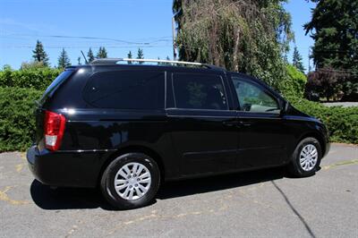2012 Kia Sedona LX   - Photo 3 - Shoreline, WA 98133