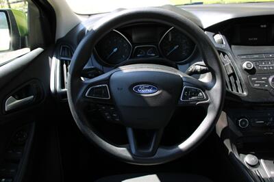 2018 Ford Focus SE 1-owner   - Photo 17 - Shoreline, WA 98133