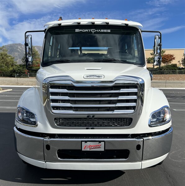 2026 Freightliner LH7 SPORTCHASSIS  LH7