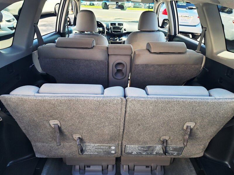 2011 Toyota RAV4 photo 8