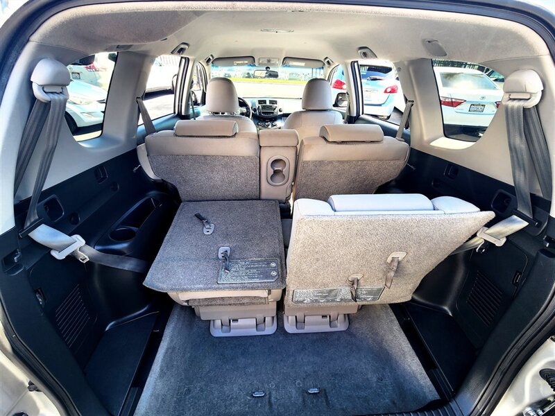 2011 Toyota RAV4 photo 9