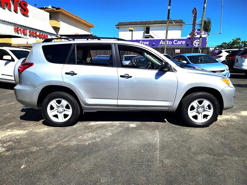 2011 Toyota RAV4 photo 4