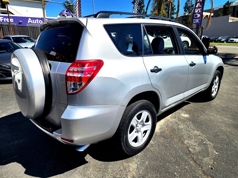2011 Toyota RAV4 photo 5