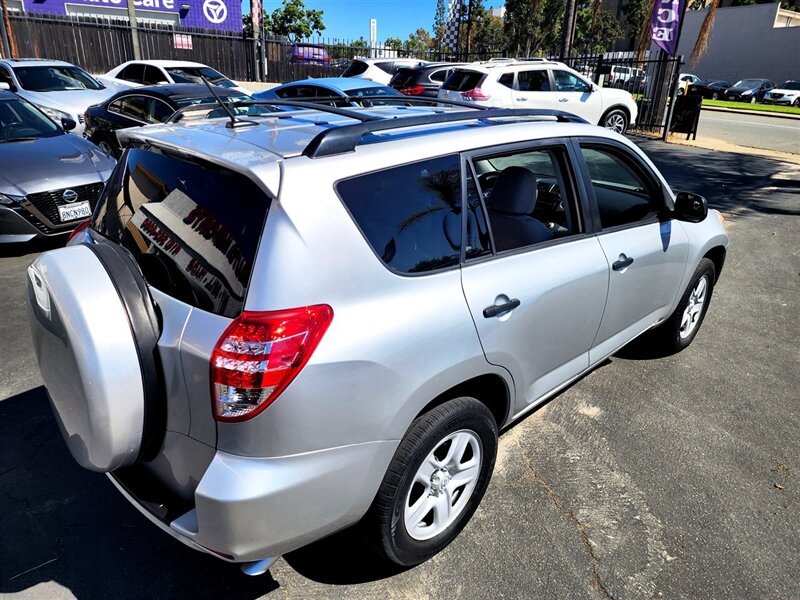 2011 Toyota RAV4 photo 6