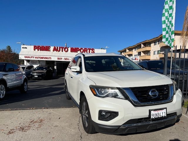 2018 Nissan Pathfinder SV's photo
