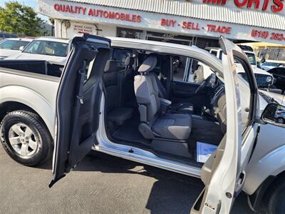 2013 Nissan Frontier SV V6   - Photo 3 - San Diego, CA 92120