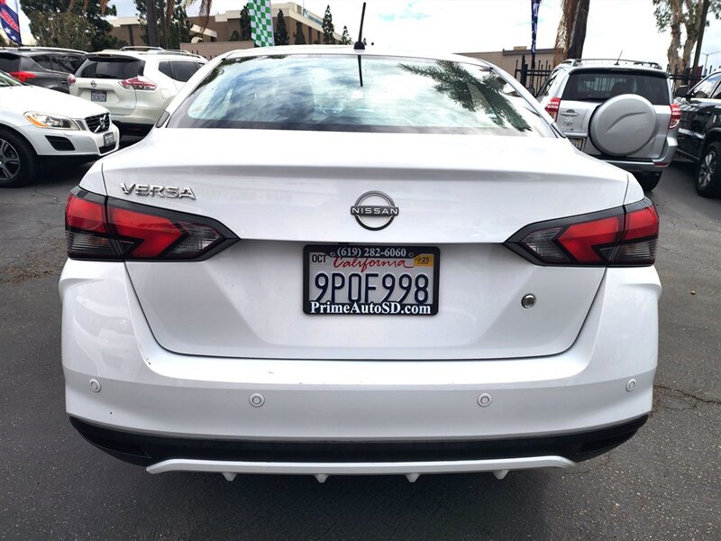 2023 Nissan Versa S photo 3
