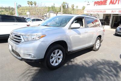 2013 Toyota Highlander Plus - Photo 2 - San Diego, CA 92120