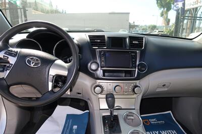 2013 Toyota Highlander Plus - Photo 6 - San Diego, CA 92120