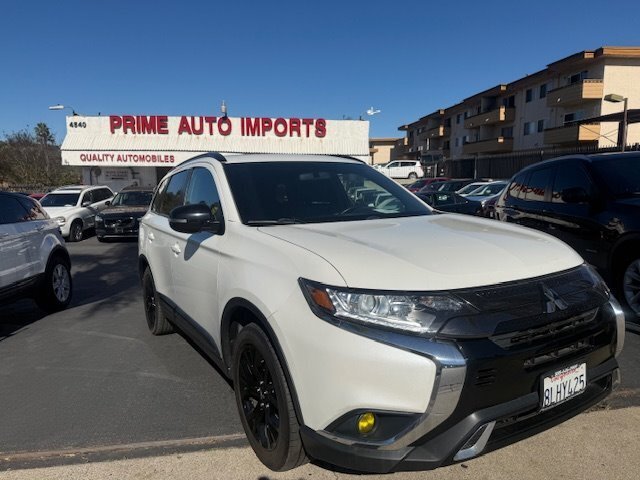 2019 Mitsubishi Outlander LE's photo