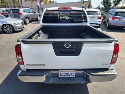2017 Nissan Frontier SV   - Photo 2 - San Diego, CA 92120