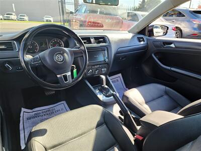 2012 Volkswagen Jetta SE PZEV   - Photo 12 - San Diego, CA 92120