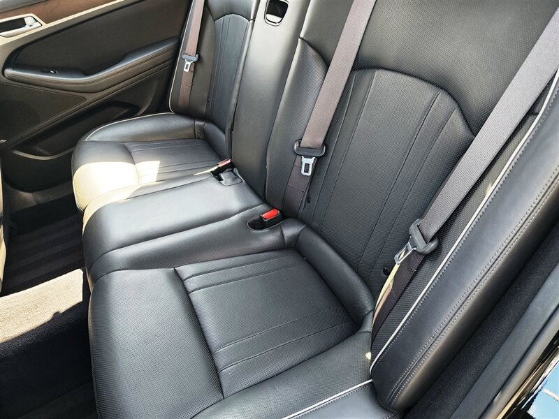 2016 Hyundai Genesis 3.8 photo 4
