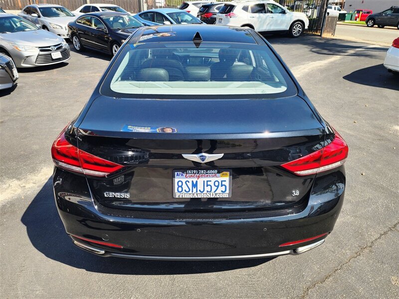 2016 Hyundai Genesis 3.8 photo 2