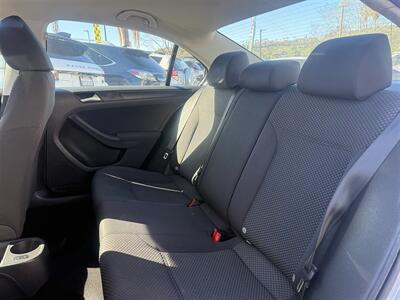 2012 Volkswagen Jetta   - Photo 5 - San Diego, CA 92120