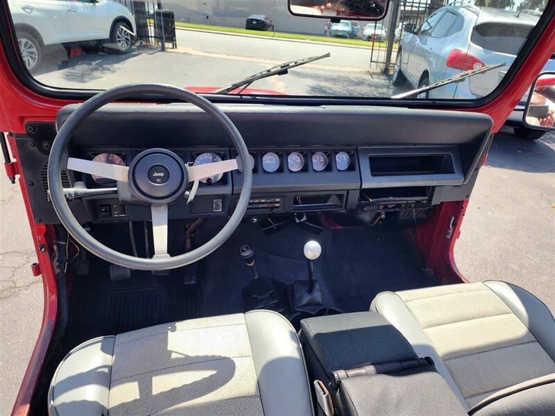 1995 Jeep Wrangler S photo 12